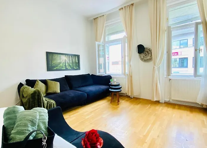 Bright 2br Retreat Steps From Westbahnhof Apartment