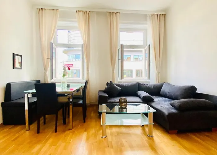 Bright 2br Retreat Steps From Westbahnhof Apartment *