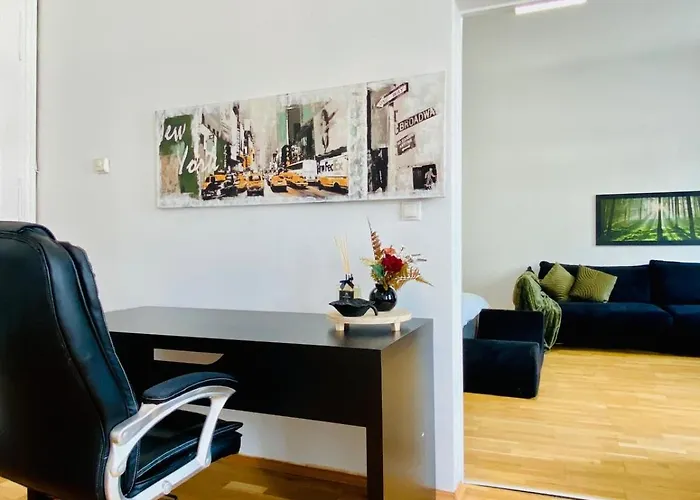 Bright 2br Retreat Steps From Westbahnhof Apartment *