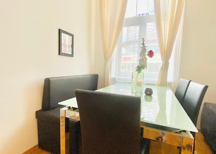 Bright 2br Retreat Steps From Westbahnhof Apartment