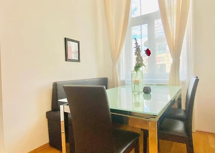 Bright 2br Retreat Steps From Westbahnhof Apartment